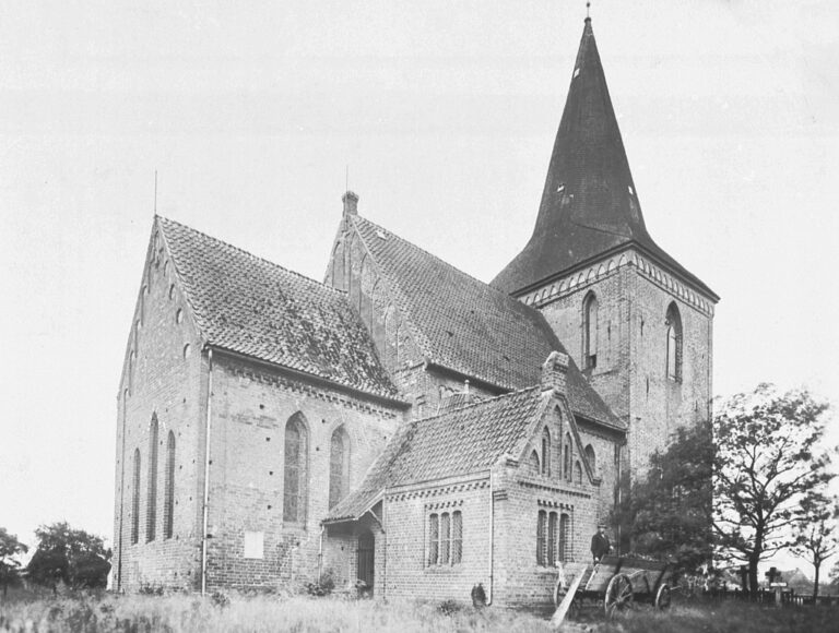 Kirche mit Gruft