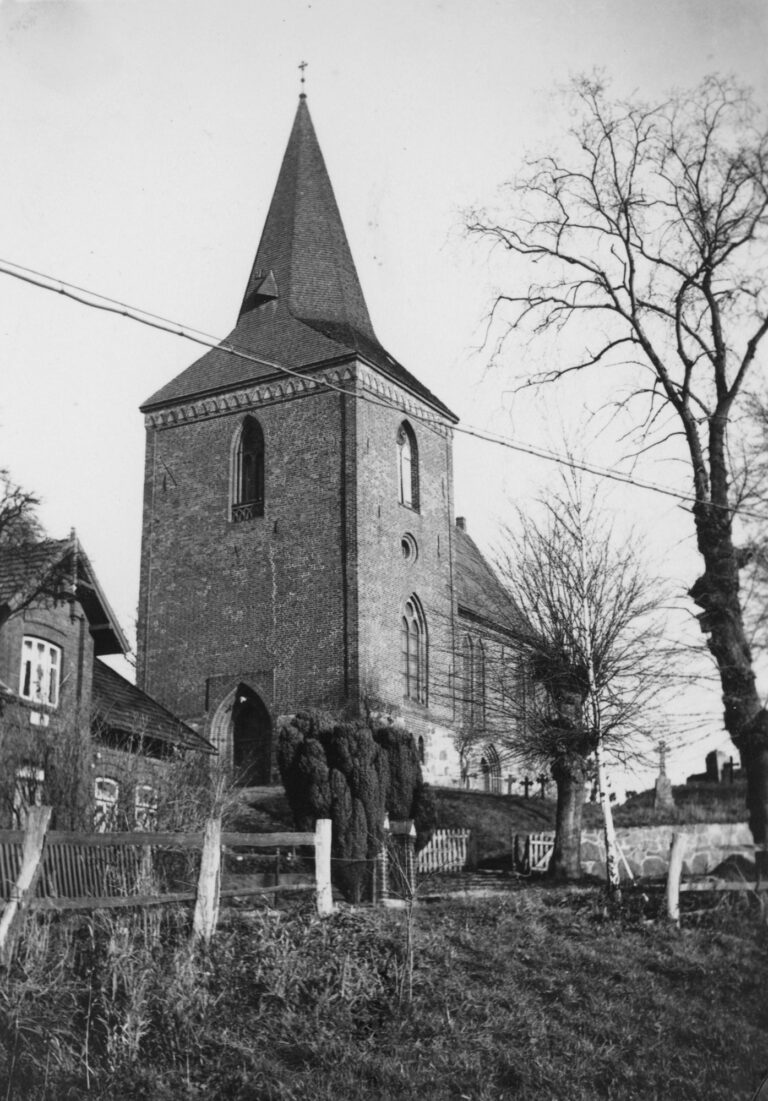 Kirche Ende der 1920er (Fotoalbum H. Schwarz)